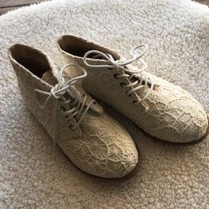 NOT RATED Girls Ankle Boots Booties Ivory Fabric Lace Up 3M Knit Design New